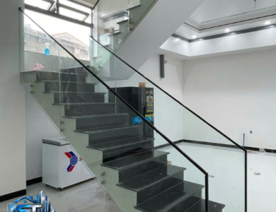Thi công cầu thang kính Xuyên Mộc