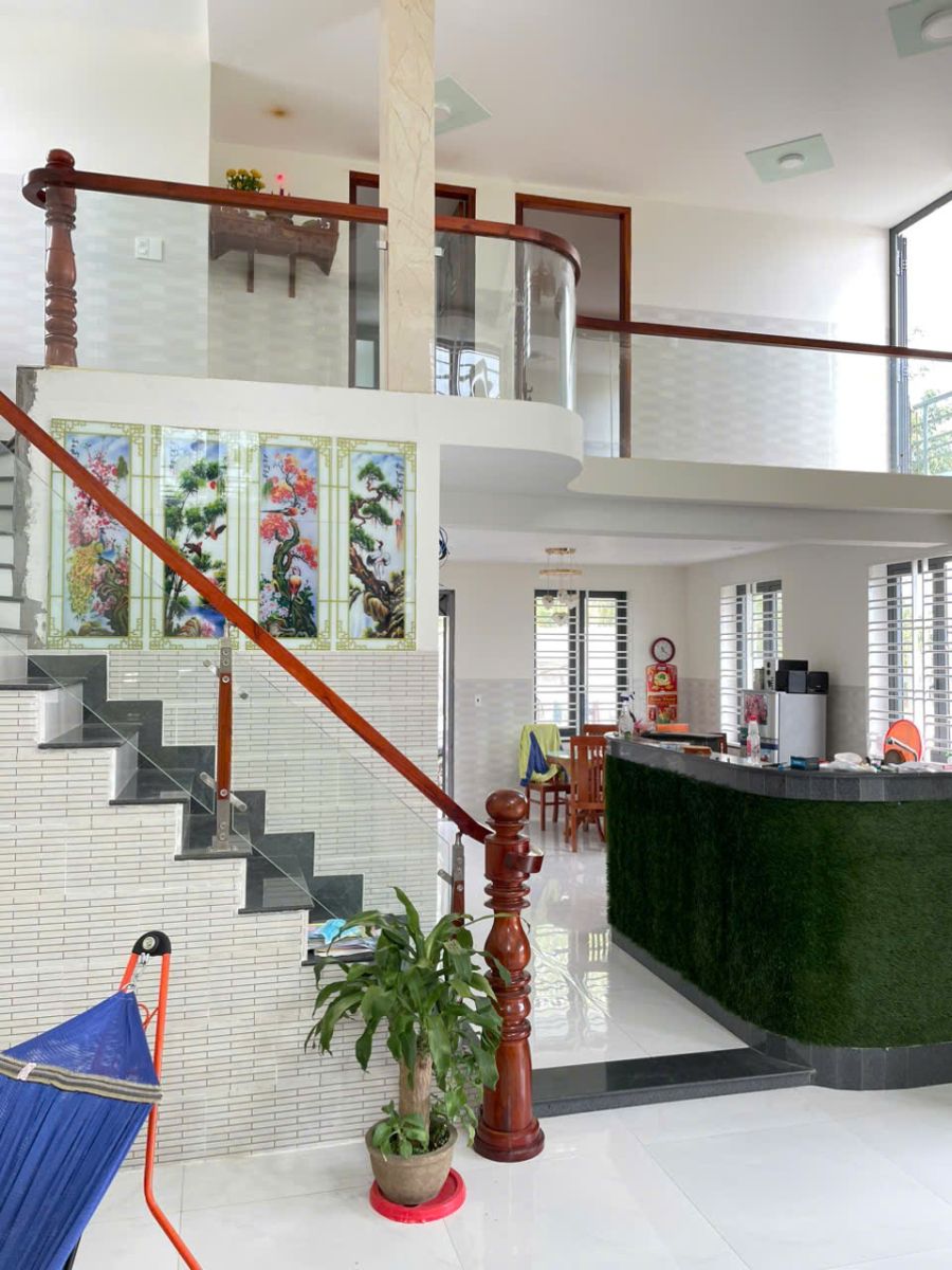 Cầu thang kính trong suốt Ngãi Giao