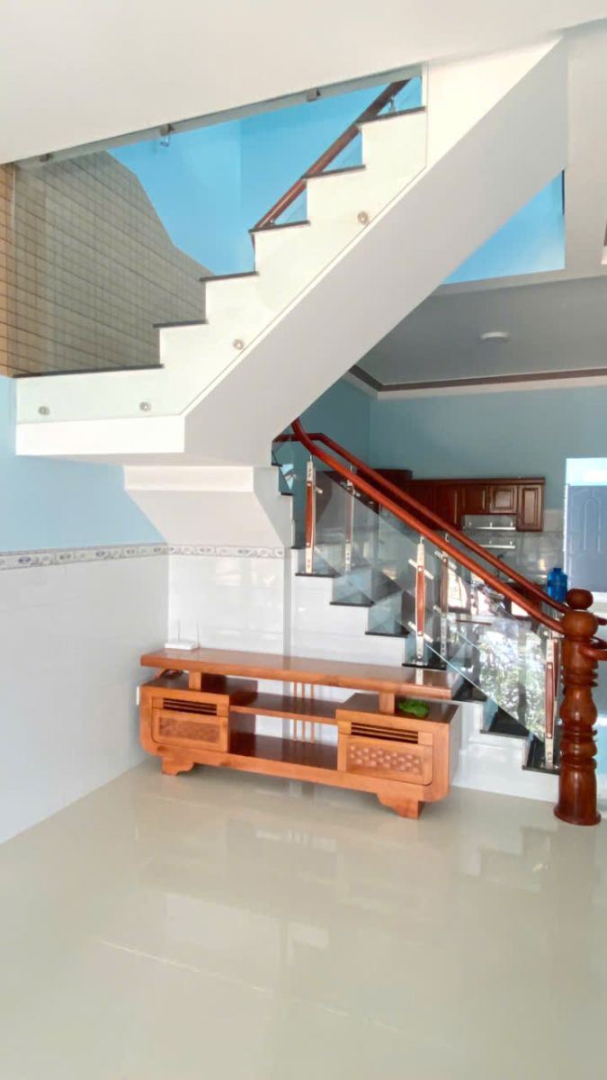 Cầu thang kính trong suốt Ngãi Giao